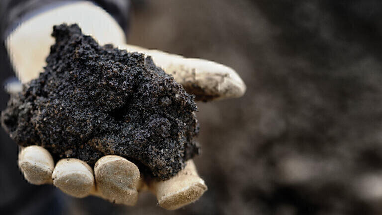 Volatile Organic Compound Screening in Soil Using SPME-GC/MS