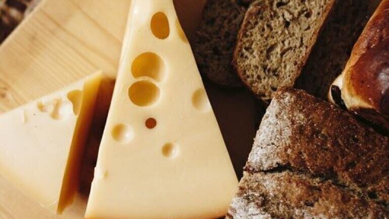 Can Chromatography Predict the Quality of Cheese During Ripening?
