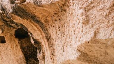 Chromatography Uncovers Organic Molecules in 3.5-Billion-Year-Old Rocks