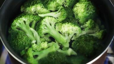 Why Do Children Dislike Cauliflower and Broccoli? Chromatography Explores