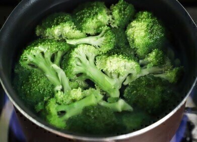 Why Do Children Dislike Cauliflower and Broccoli? Chromatography Explores
