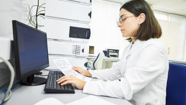 Using artificial intelligence in improving chromatography analysis 