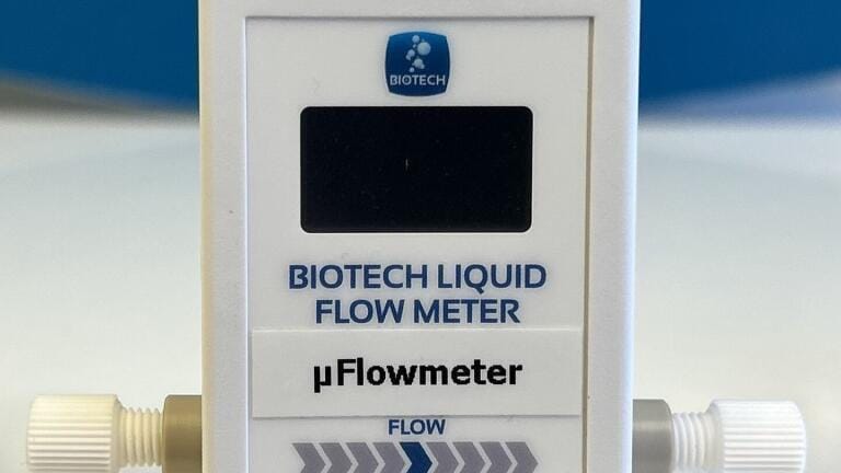 Non-invasive micro flow meter monitors ultra-low fluid flows