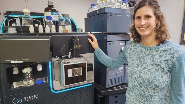 Dr. Magriet Muller in front of a high-resolution mass spectrometer at the LC-MS laboratory in Stellenbosch University's Central Analytical Facility, where part of the practical work was conducted. Credit: Wiida Fourie-Basson