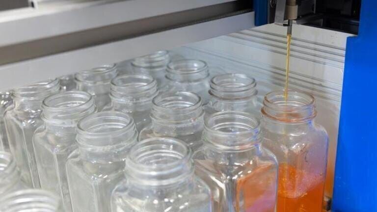 SwRI developed a reliable, affordable purification technique to improve chromatography results for highly polar compounds such as peptides (orange for visualization purposes). Credit: Southwest Research Institute